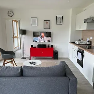 Cosy 2 Pieces Et Parking 30 Mns Gare Du Nord By Immo Kit Appartement